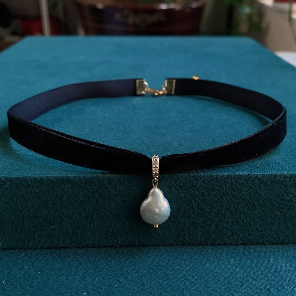 Pearl Choker Necklace Vintage - 黒ベルベットリボンチョーカー不規則な水滴スクエアナチュラルバロックパールチャームショートカラーネックレス女性のためのゴシックジュエリー