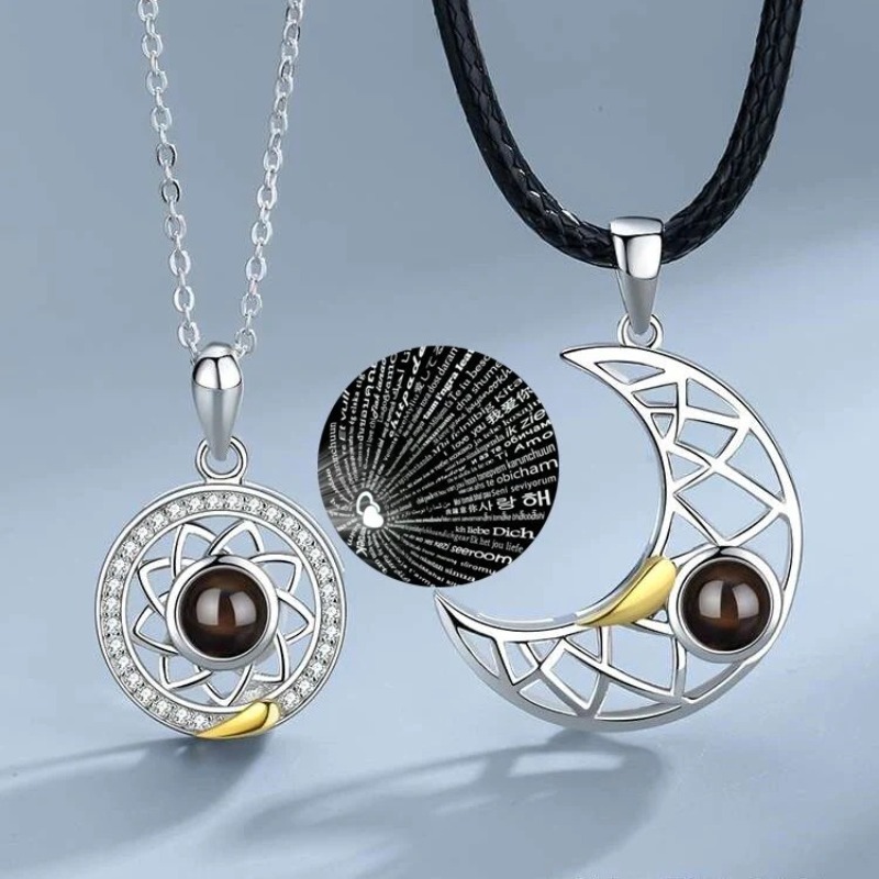 Magnetic Couple Matching Necklaces - 1 ペア磁気カップルマッチングネックレス女性男性 100 言語私はあなたを愛しています投影日月ハートシェイプペンダントジュエリー
