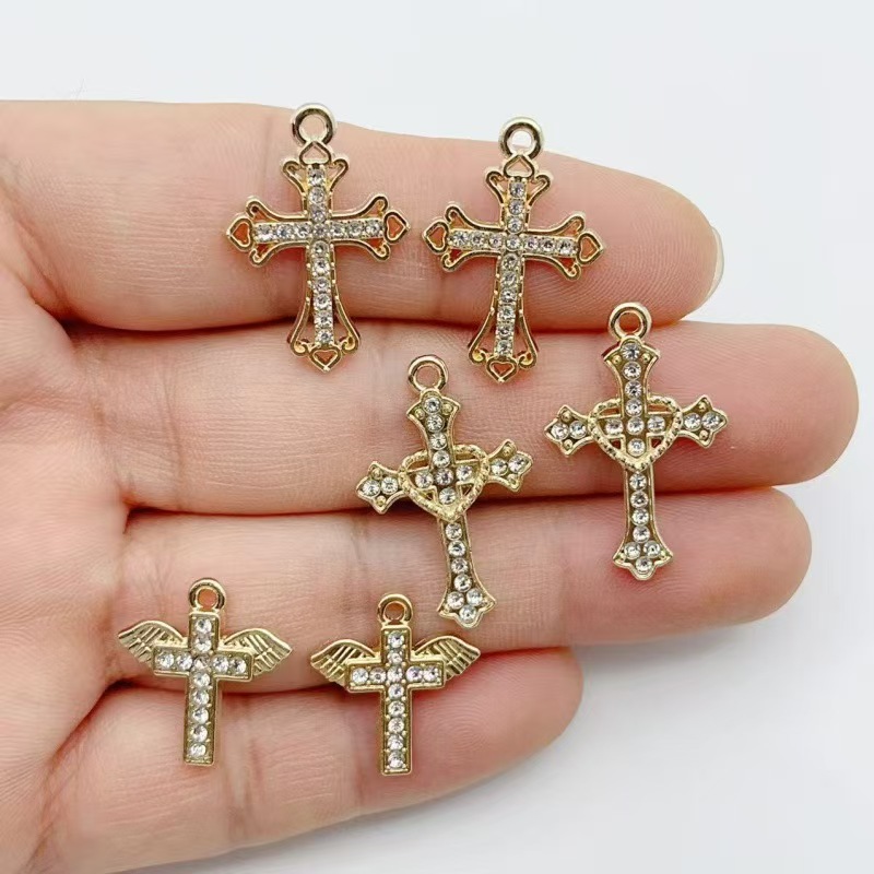 Cross Pendant Necklace Gold - 10個入り ダイヤモンドがちりばめられたゴールドクロス合金ペンダント ラブウィングス ウォーターダイヤモンドクロスペンダント DIYブレスレット ネックレス