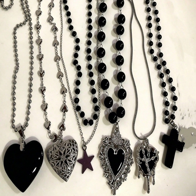 Layered Pendant Necklace Aesthetic - 6点セット ゴシックレイヤードネックレスセット ブラックソリッドホロースター セイクレッドハート ドリップクロス ペンダントネックレス