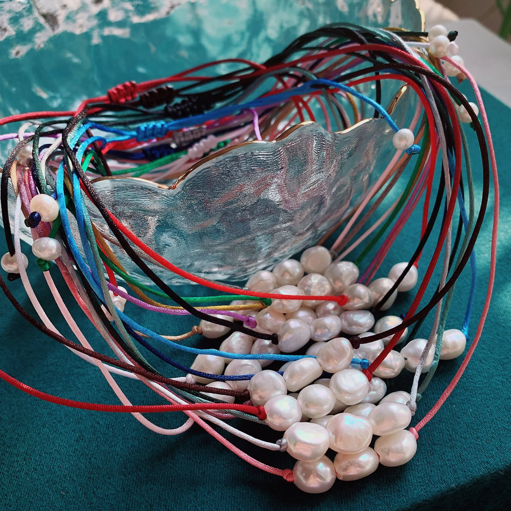 Pearl Choker Necklace Vintage - 9-10 ミリメートルバロックパールチャームネックレスレディースミニマリストカラフルなコードビッグリアル天然淡水真珠のネックレス調節可能なチョーカー