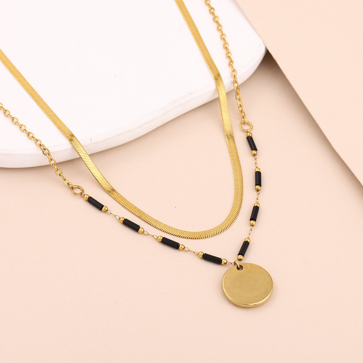 Layered Pendant Necklace Aesthetic - ボヘミアンサンフェイスコインレイヤードネックレス ステンレススチールヘリンボーンチェーン ブラックビーズチョーカー エステティックギフト