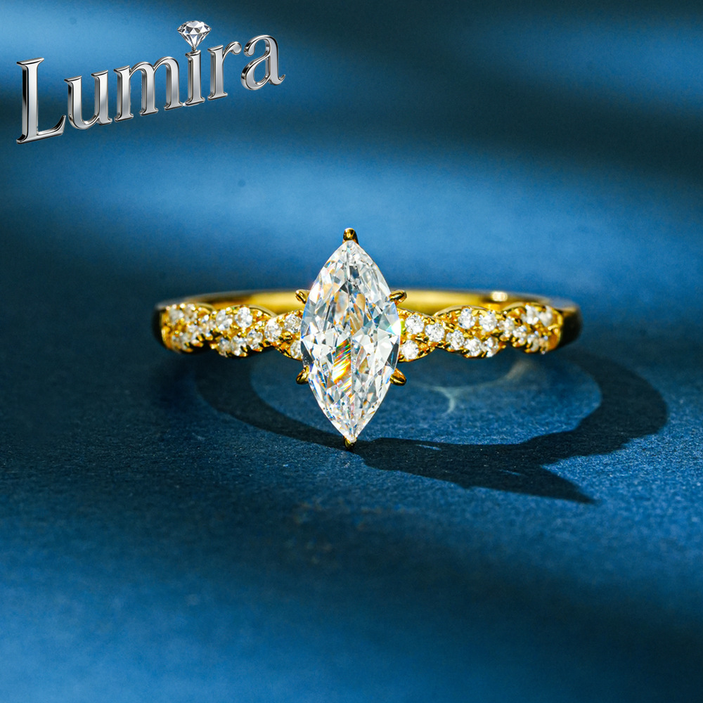 Moissanite Engagement Ring 1 Carat - Lumira 100% 18K ゴールド マーキスカット 1カラット