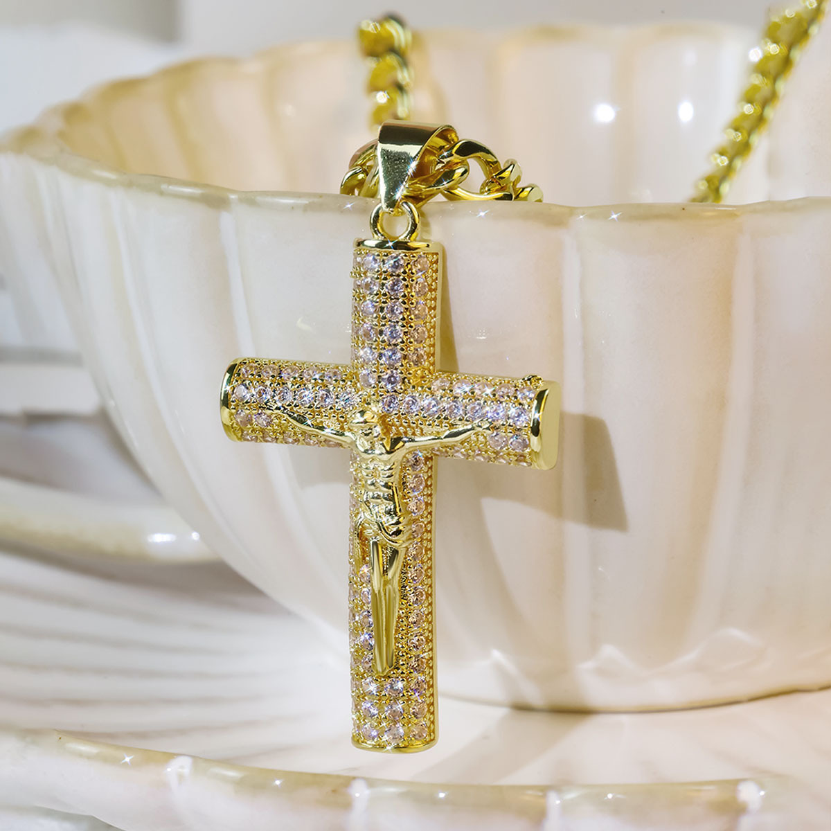 メンズ用金メッキクロスネックレス、先進ナノテクノロジーによる - Cross Pendant Necklace Gold のレビューと価格