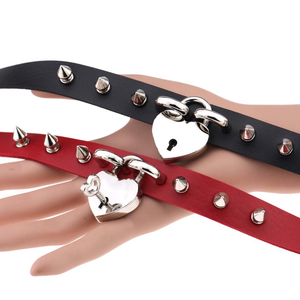 女性のためのイミテーションレザーのパンクチョーカーネックレス - Goth Punk Spike Choker のレビューと価格