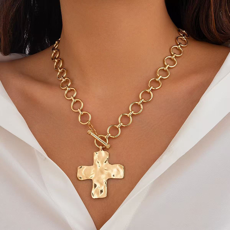 ホットセール ゴールドレイヤードチャンキークロスネックレス  - Cross Pendant Necklace Gold のレビューと価格