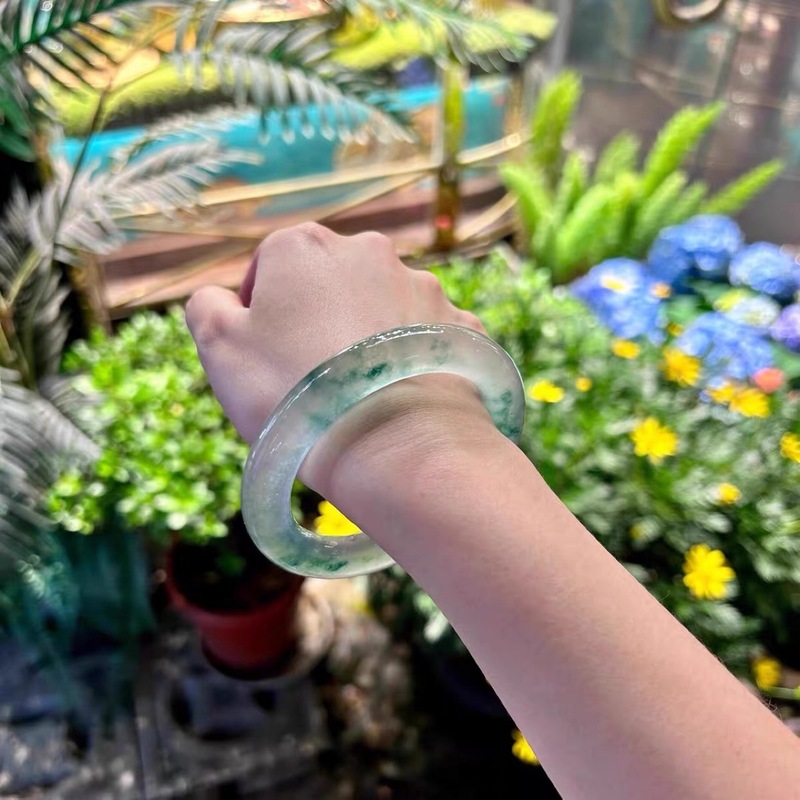 AAA級の高品質なドゥロン代替品、花柄のアイスタイプ、丸型ジ - Bracelets のレビューと価格