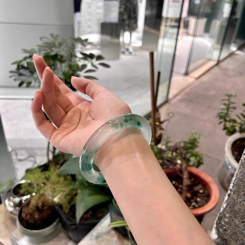 AAA級の高品質なドゥロン代替品、花柄のアイスタイプ、丸型ジ - Bracelets のレビューと価格