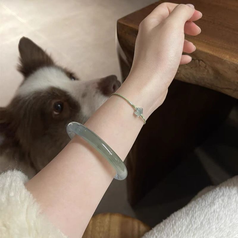 ミャンマー産アイスビューティー、オイルグリーンの半彫刻ブレス - Bracelets のレビューと価格