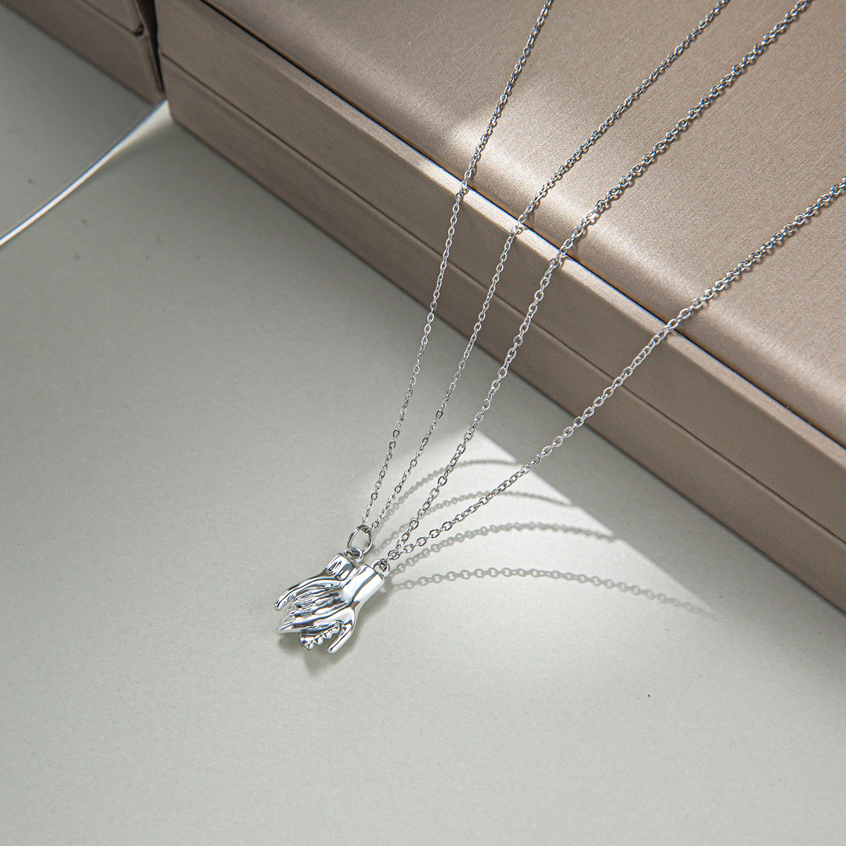 2個セット カップルお揃いネックレス シルバー マグネット式 - Magnetic Couple Matching Necklaces のレビューと価格