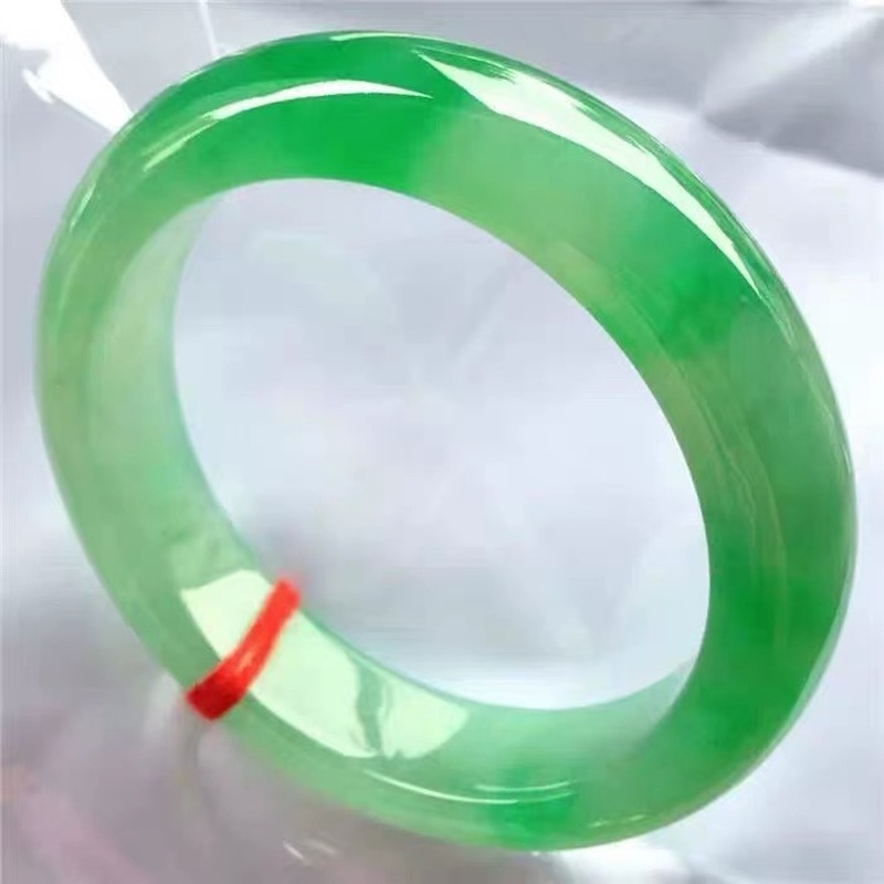 鮮やかな緑色の翡翠、花柄模様、若々しいスタイル、鮮やかな緑色 - Bracelets のレビューと価格