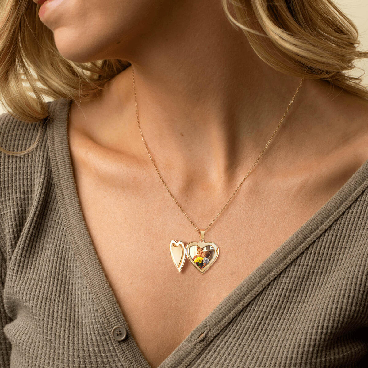 女性のためのステンレス鋼のネックレス,ハートのメダリオン,写 - Heart Locket Necklace Photo のレビューと価格