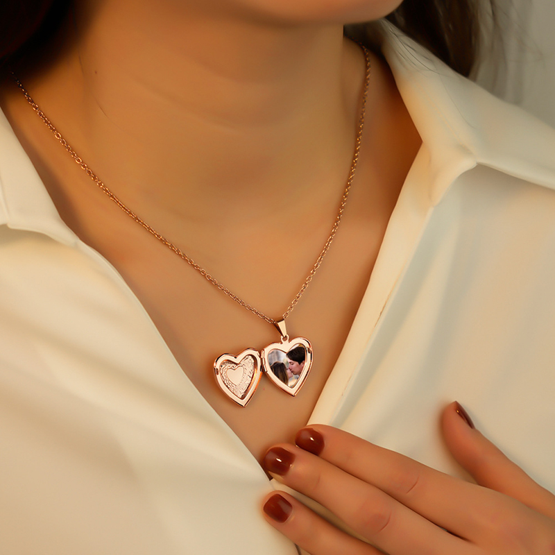 パーソナライズロケットネックレス カスタム写真テキストハート - Heart Locket Necklace Photo のレビューと価格