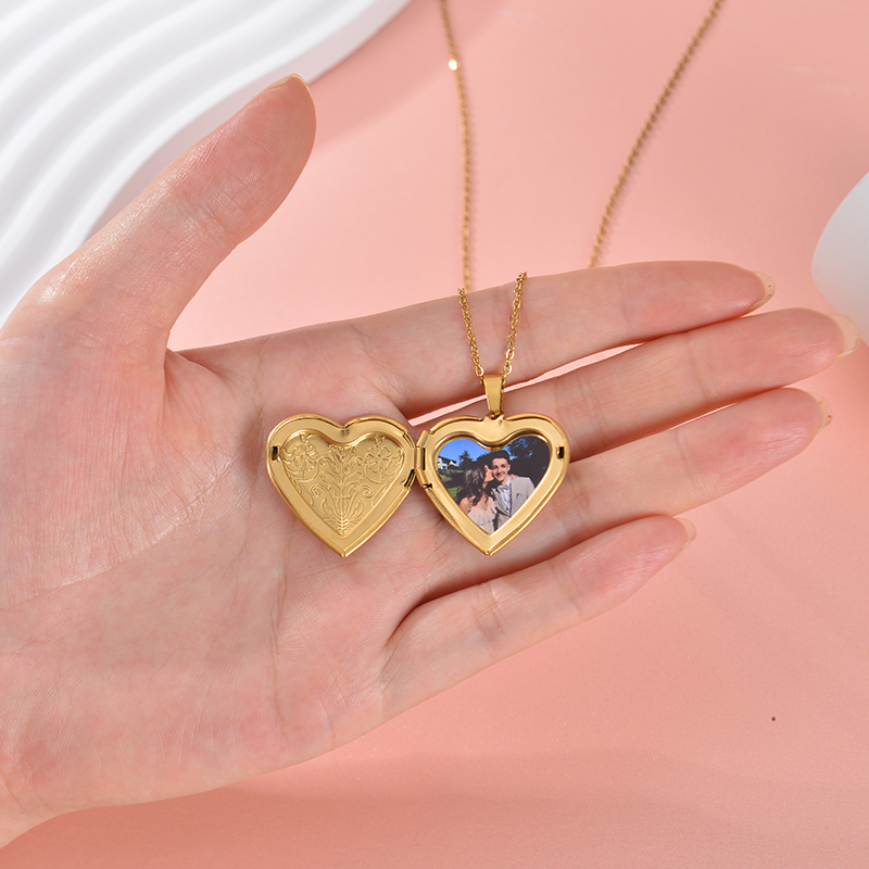 パーソナライズロケットネックレス カスタム写真テキストハート - Heart Locket Necklace Photo のレビューと価格