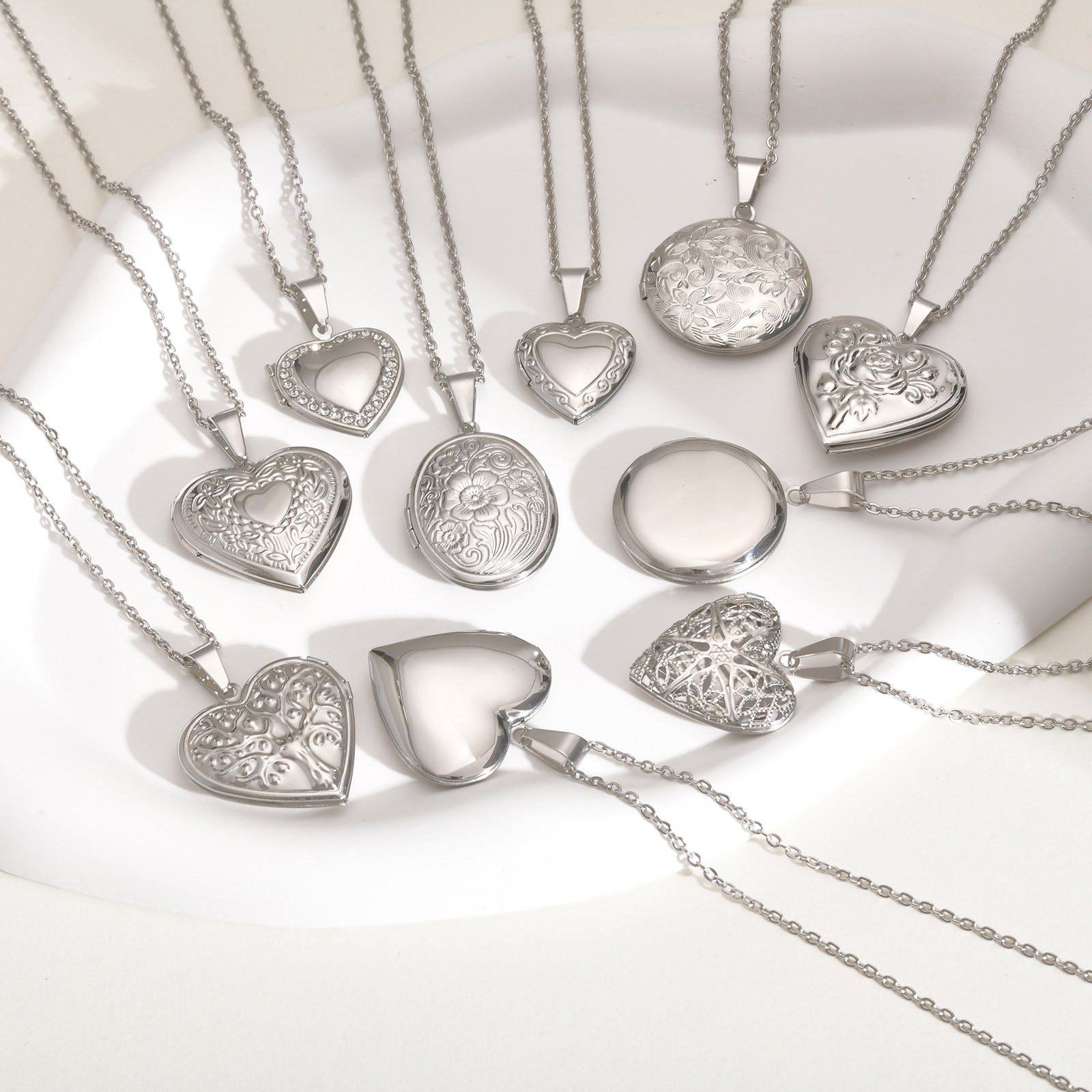 Vnox 可憐なハート写真ペンダントネックレス、ステンレス鋼 - Heart Locket Necklace Photo のレビューと価格