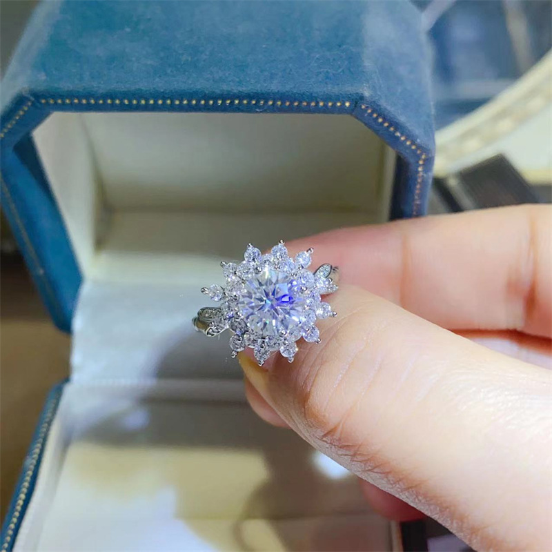 高級ホワイトゴールドソリッドプラチナ PT950 モアサナイ - Moissanite Engagement Ring 1 Carat のレビューと価格