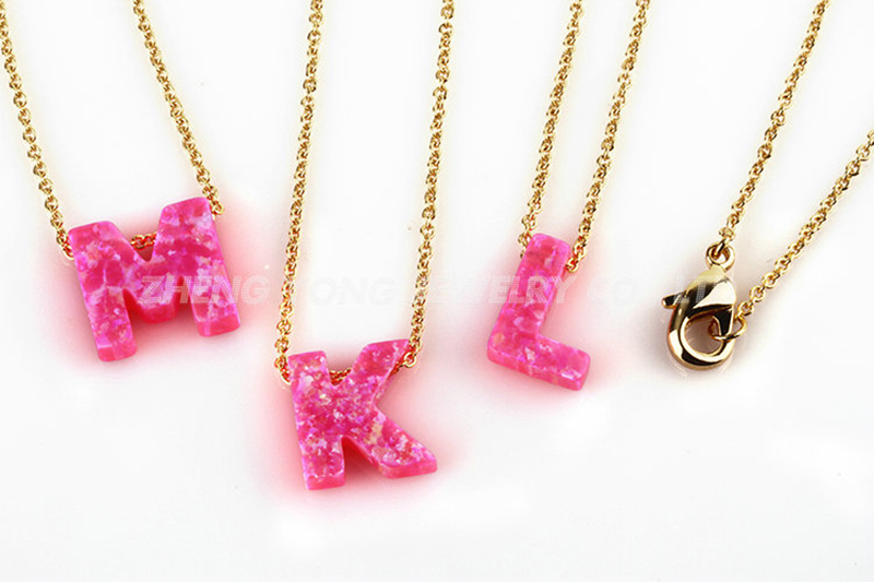 イニシャルレターペンダントネックレス 真鍮チェーン シルバー - Initial Letter Necklace 18K Gold のレビューと価格