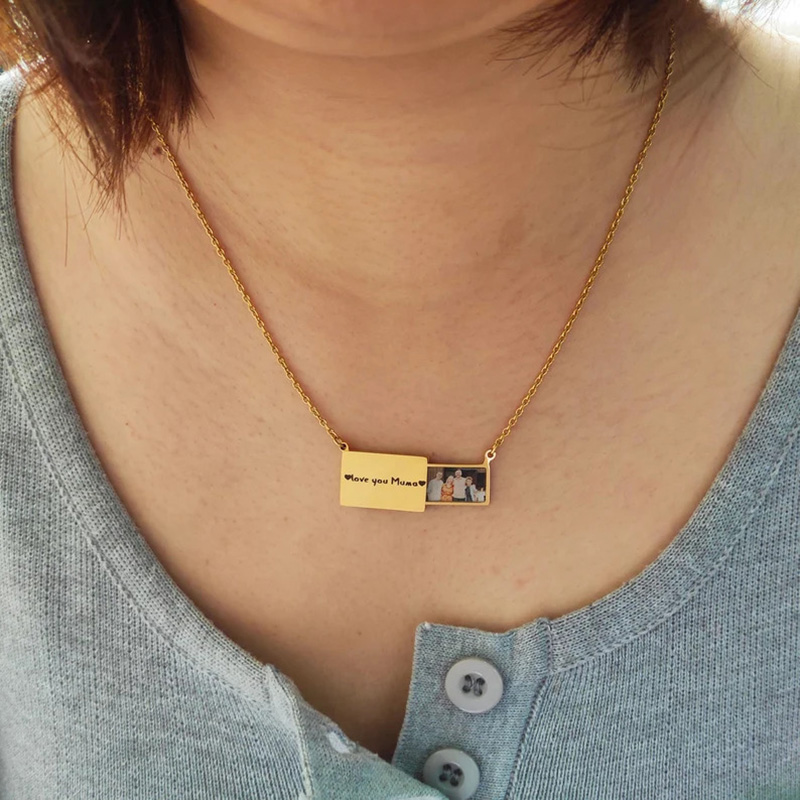 パーソナライズされたステンレス製フォトロケットネックレス - - Heart Locket Necklace Photo のレビューと価格