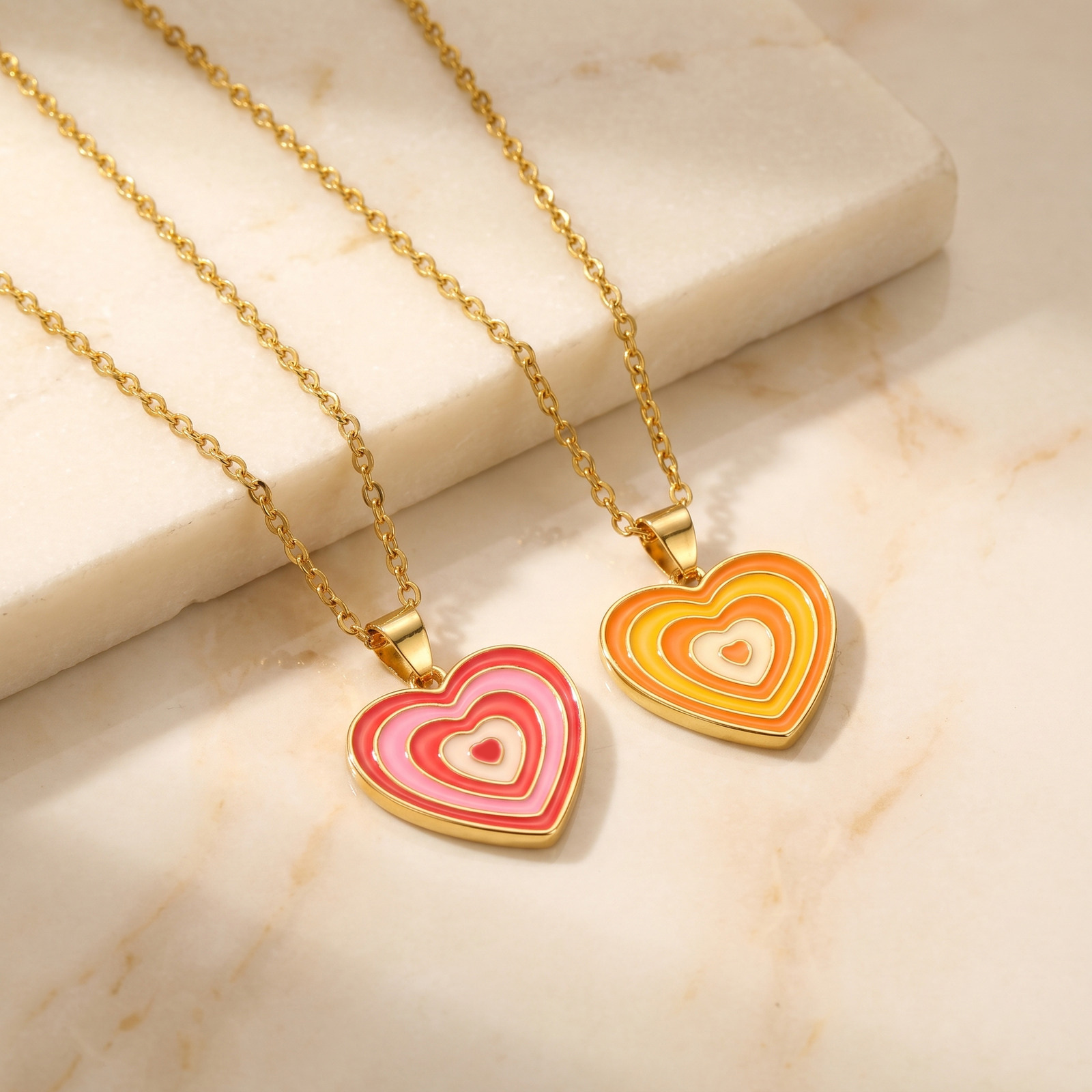 Y2Kスタイルのレイヤードエナメルハートペンダントネックレス - Layered Pendant Necklace Aesthetic のレビューと価格