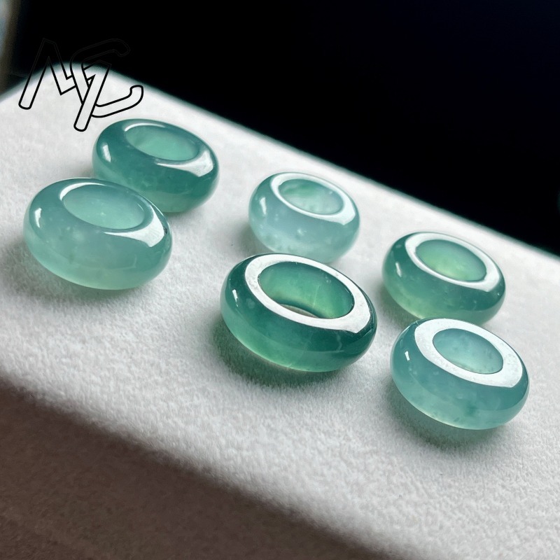 天然エメラルドブルーウォーターラッキービーズリングペンダント - Rings のレビューと価格