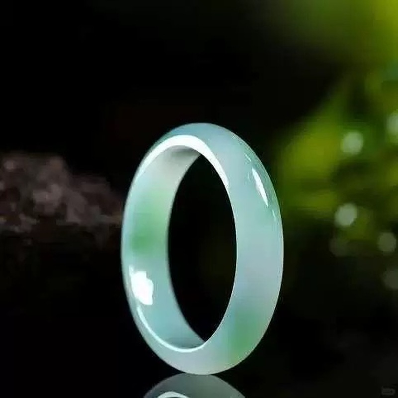 ミャンマー産ジェダイトブレスレット、氷蝋質、規則的な形状、春 - Bracelets のレビューと価格