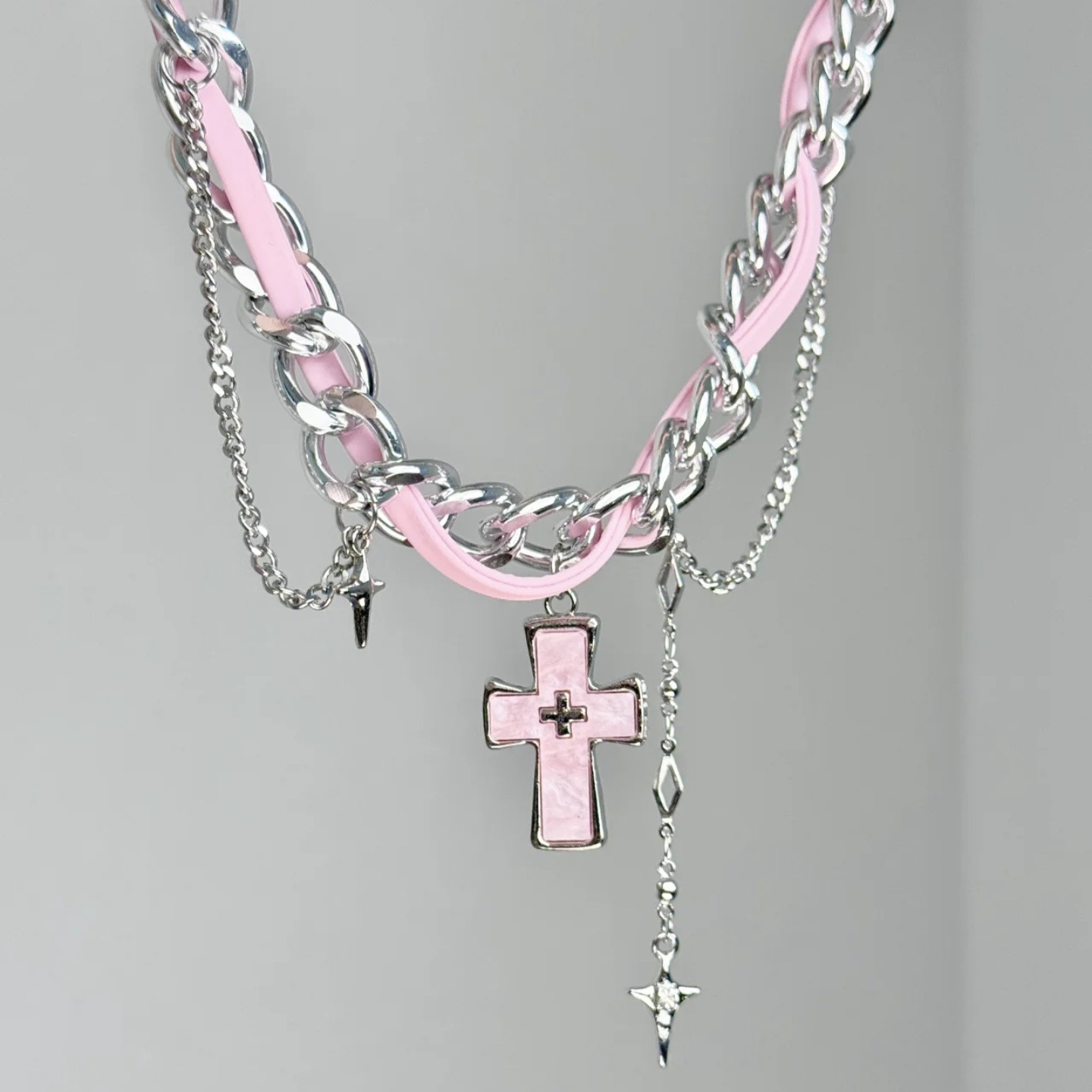 Y2K グランジ風 多層クロスペンダントチョーカーネックレス - Layered Pendant Necklace Aesthetic のレビューと価格