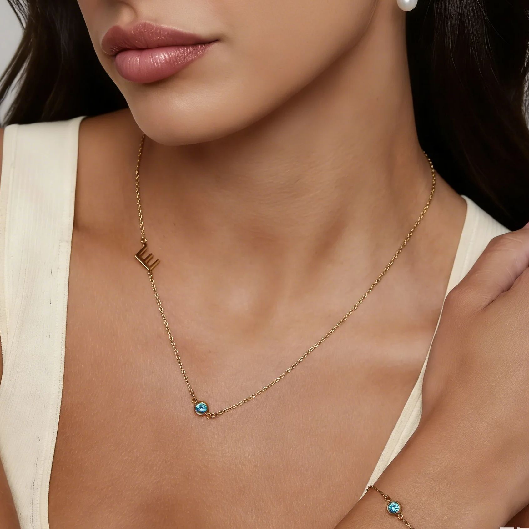 サイドセットイニシャルバースストーンネックレス 18Kゴール - Initial Letter Necklace 18K Gold のレビューと価格