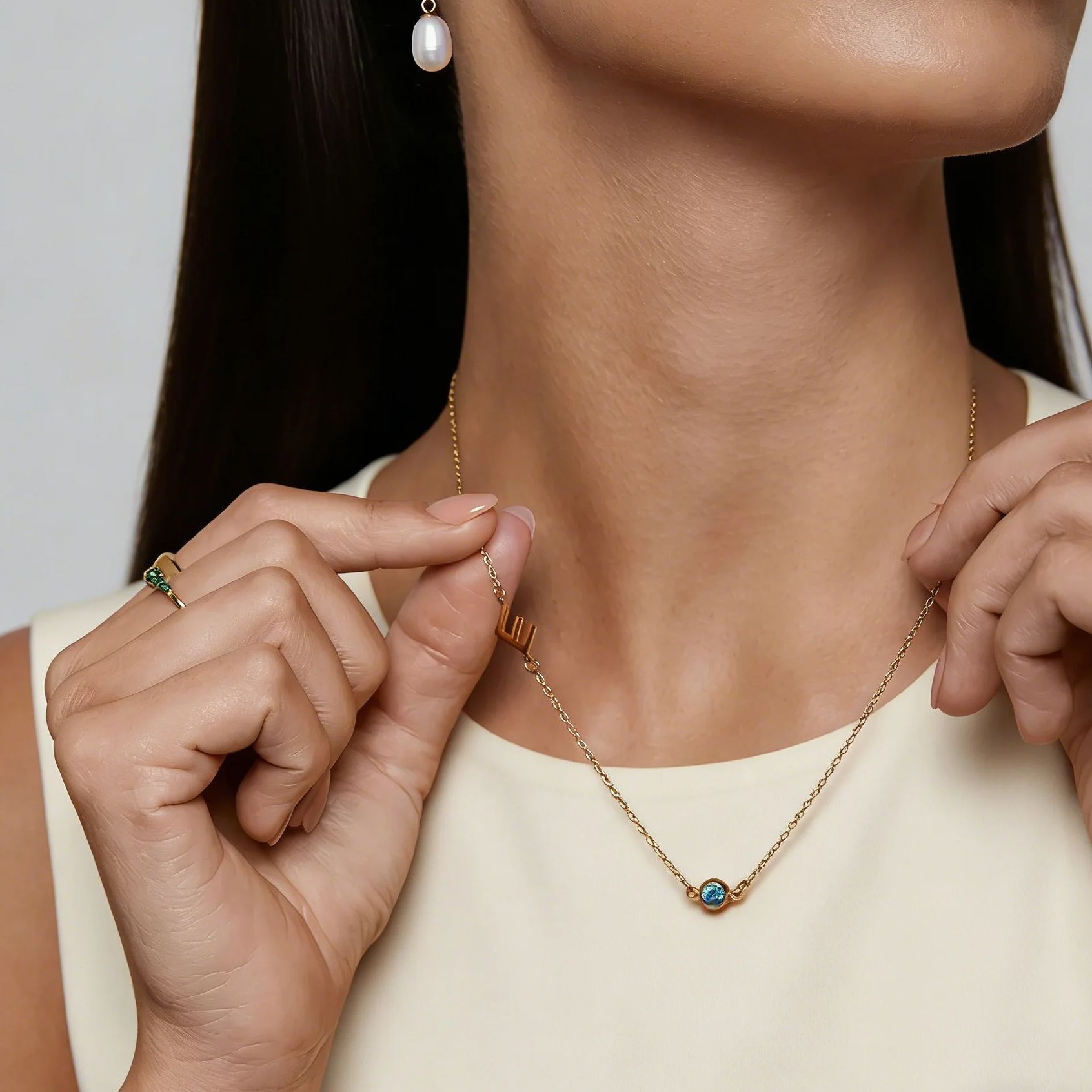 サイドセットイニシャルバースストーンネックレス 18Kゴール - Initial Letter Necklace 18K Gold のレビューと価格